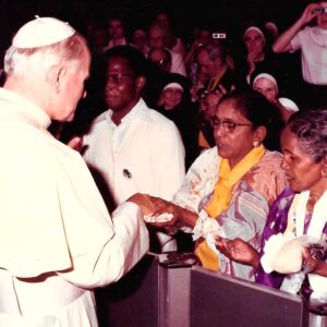 Saludo a peregrinos venidos de India