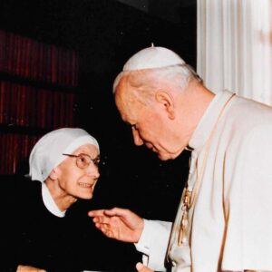 Papa Juan Pablo II y Madre General Mª Antoienette